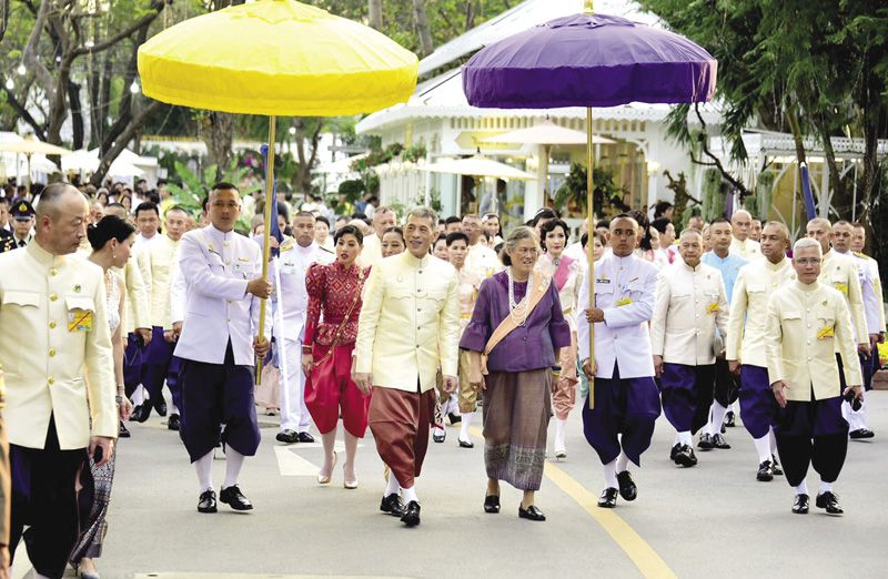 ในพระราชสำนัก - ปชช.ปลื้มปีติ รับเสด็จ'ร.10' เปิดงาน'อุ่น ...